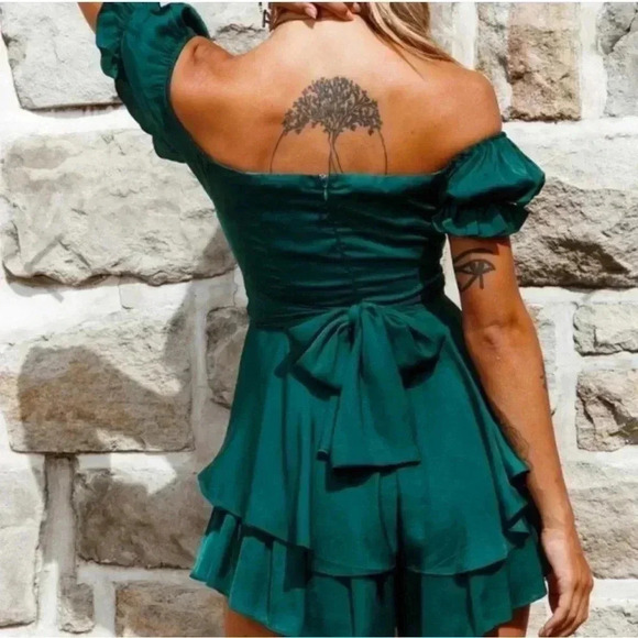 NWT Selfie Leslie. Off the Shoulder Tie Back Romper Forest Green XS - Picture 2 of 8